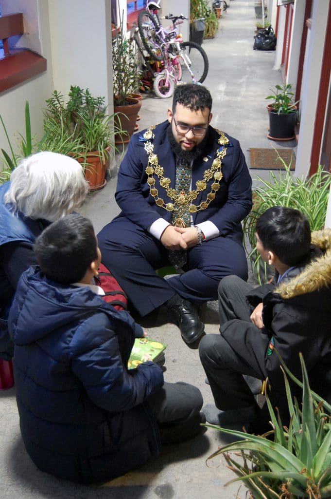 Lord Mayor reading with volunteer and children